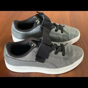 Lace-free Silver Metallic Puma Girls Shoes